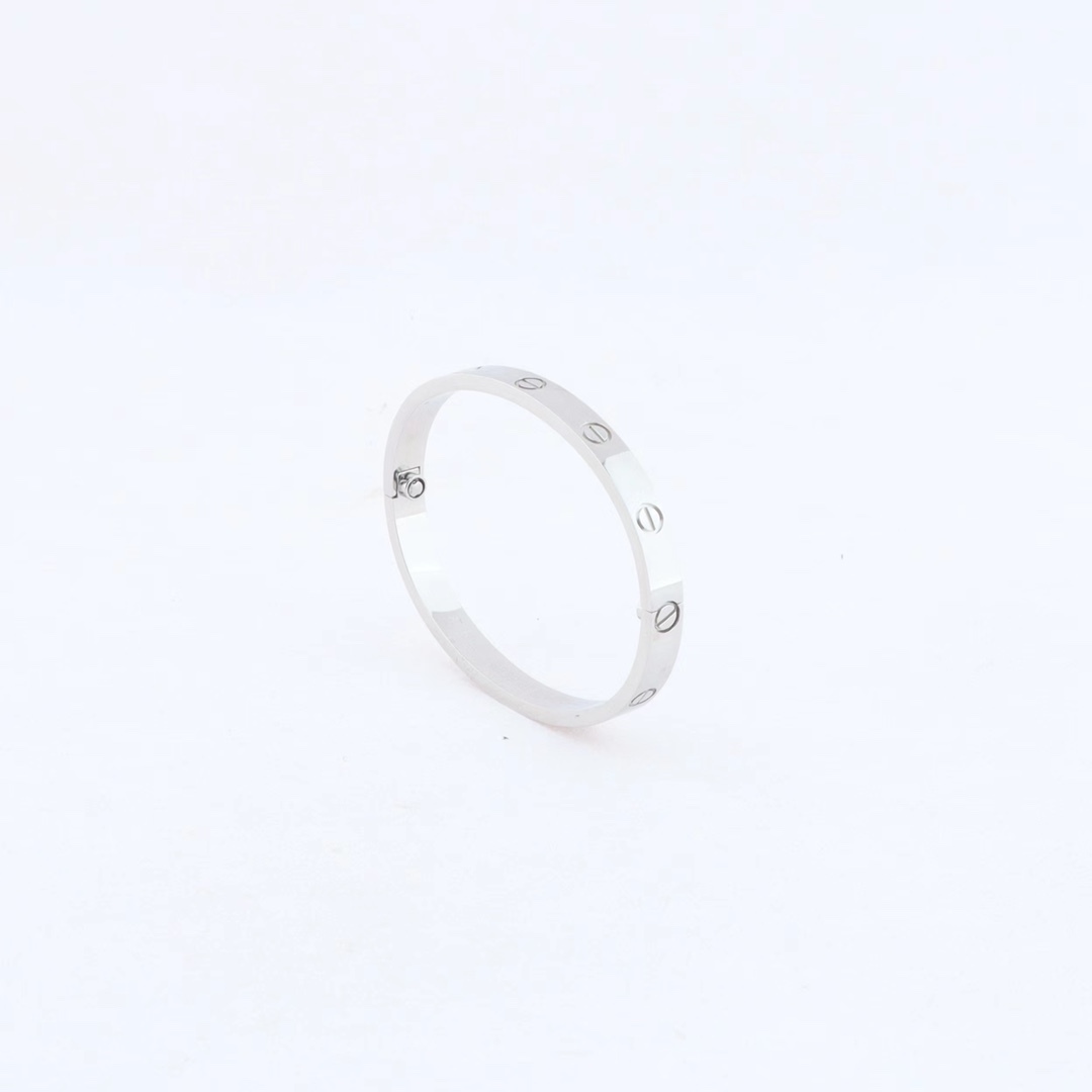 Ca*t*er love bracelet