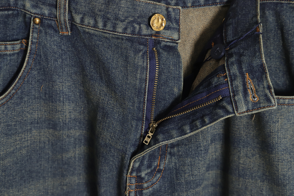 l0*is V*t0n lv l0*is V*t0n embossed presbyopic cargo jeans