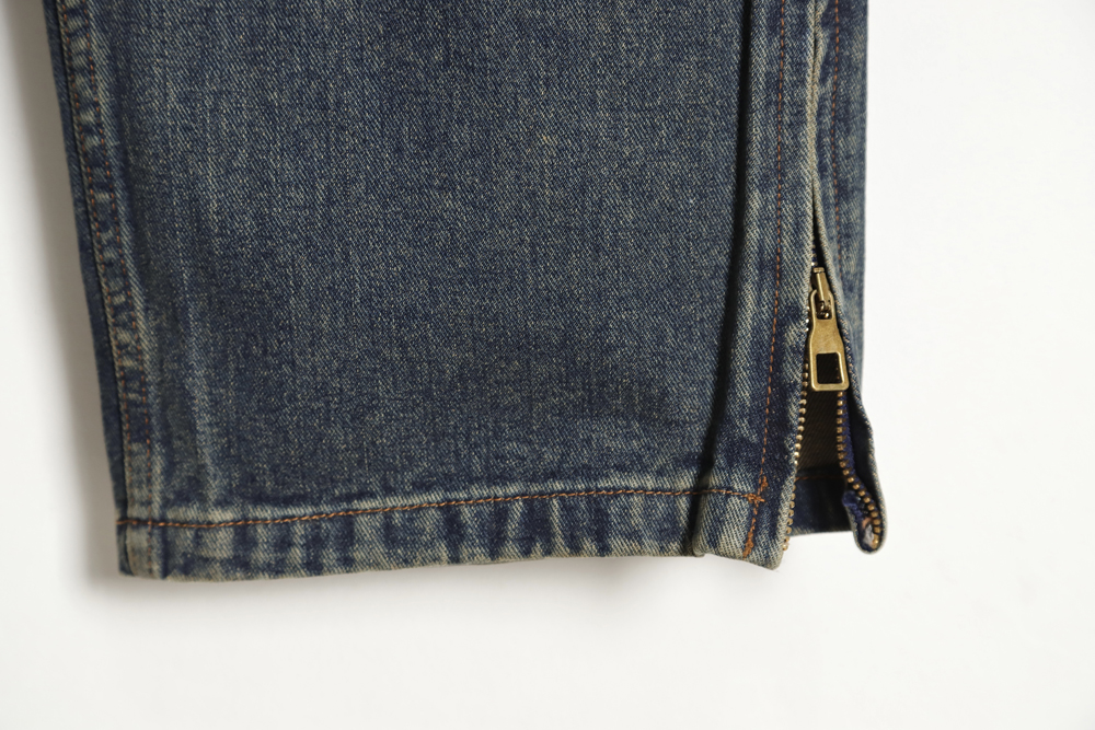 l0*is V*t0n lv l0*is V*t0n embossed presbyopic cargo jeans