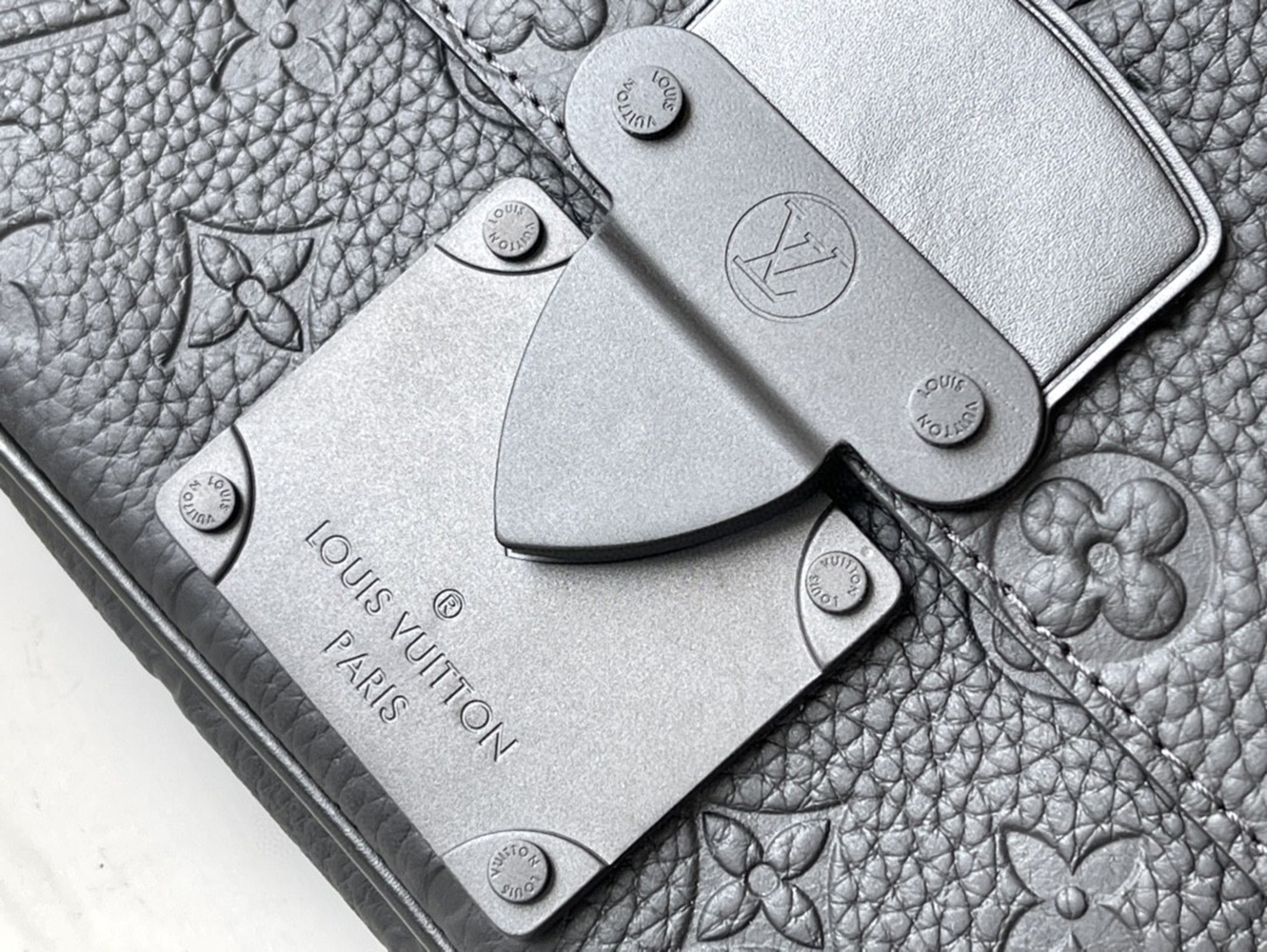 l0*is V*t0n bags m58487 21*15*4cm