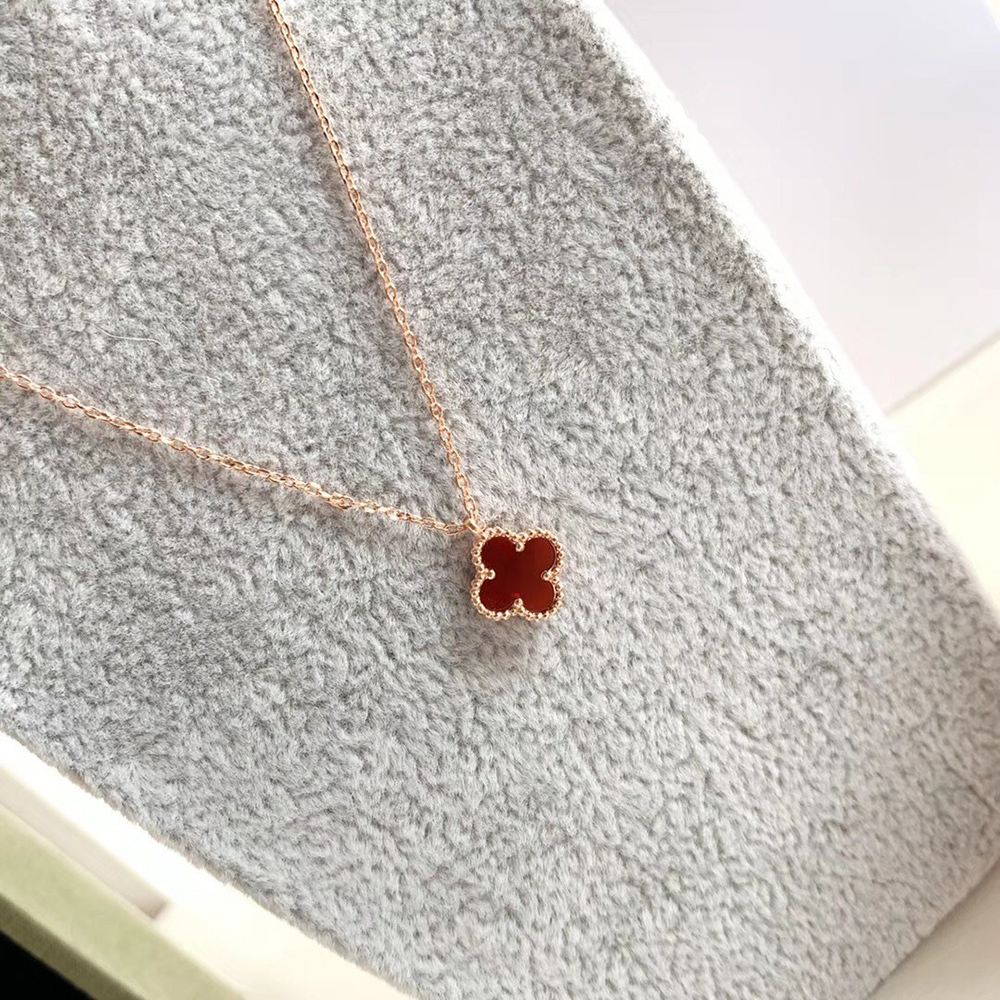 V*N CL*F & arpels necklaces