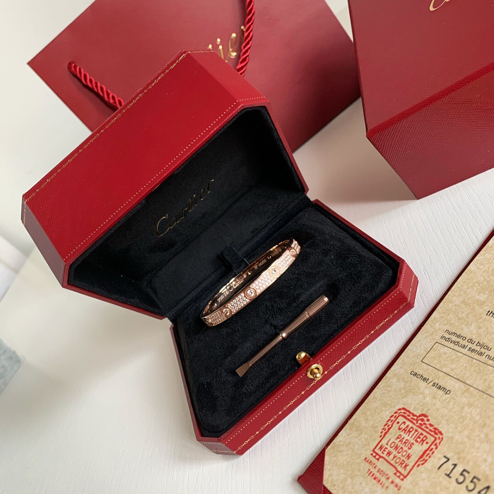 Ca*t*er love bracelet