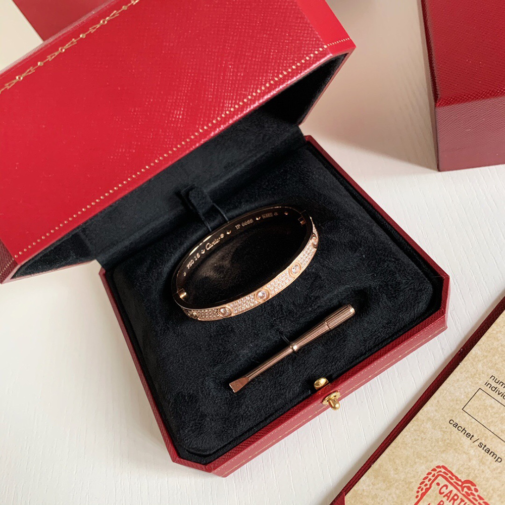 Ca*t*er love bracelet