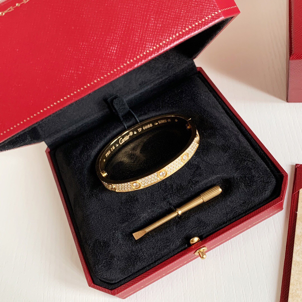 Ca*t*er love bracelet