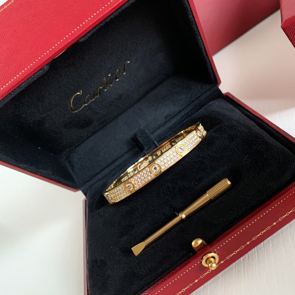 Ca*t*er love bracelet