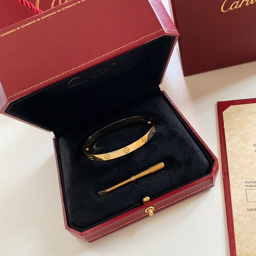 Ca*t*er love bracelet