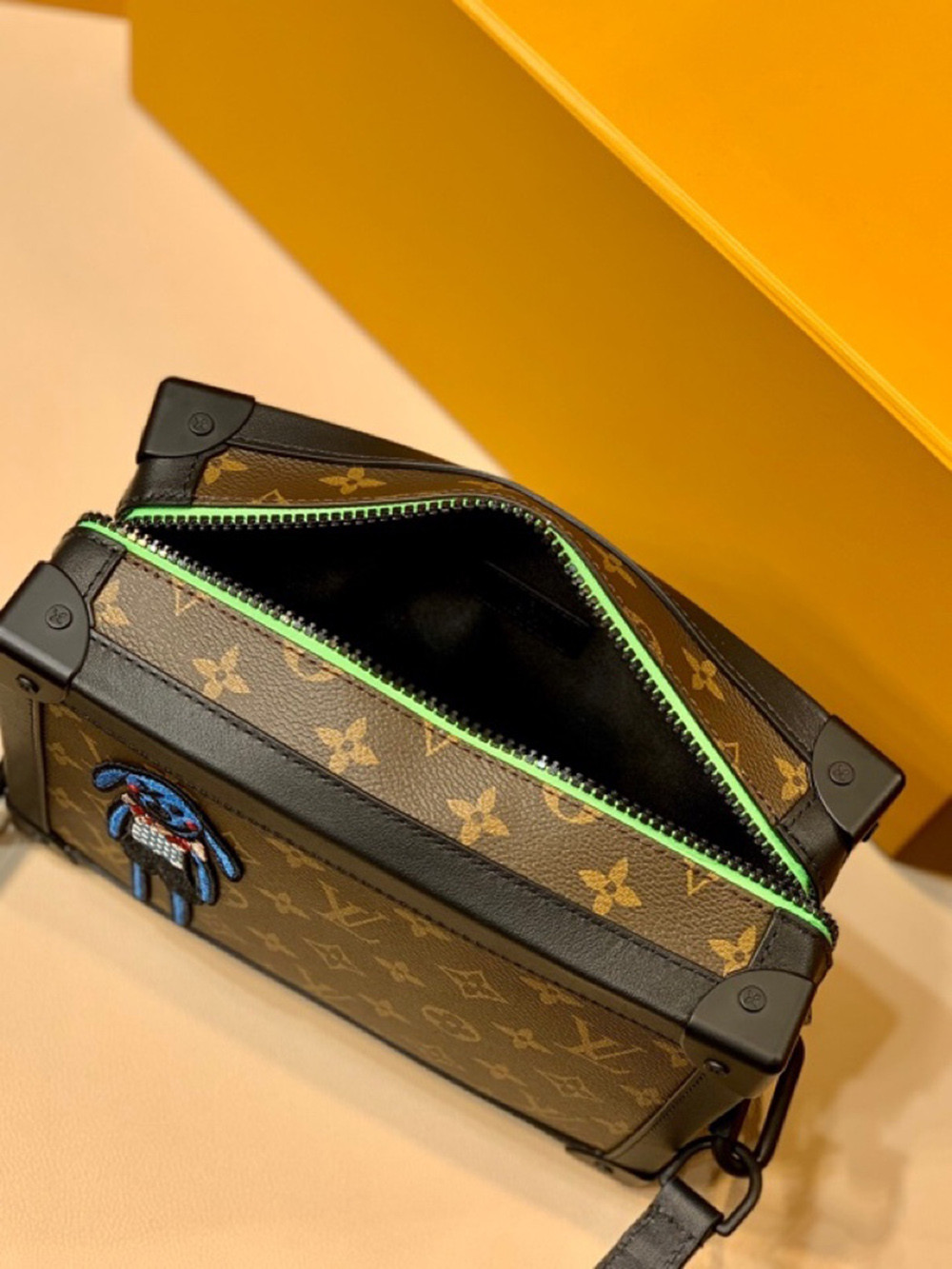 l0*is V*t0n bags m45619 25*18*10cm