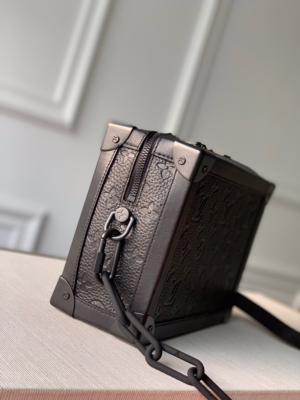 l0*is V*t0n bags m55700 25*18*10cm