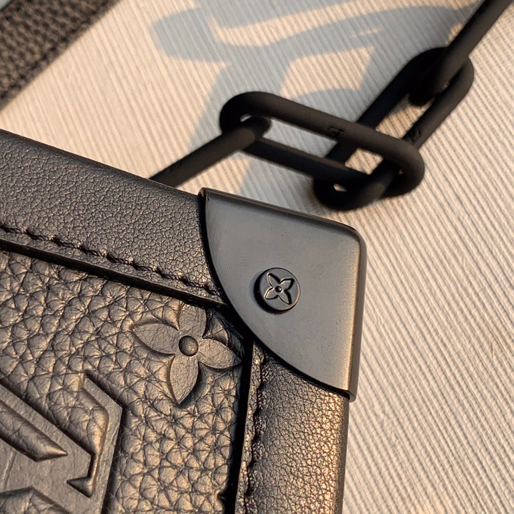 l0*is V*t0n bags m55700 25*18*10cm