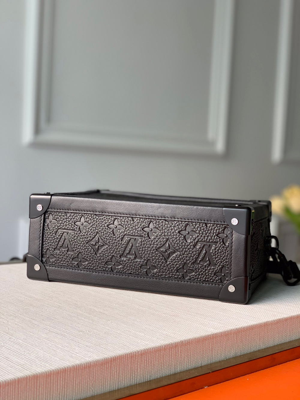 l0*is V*t0n bags m55700 25*18*10cm