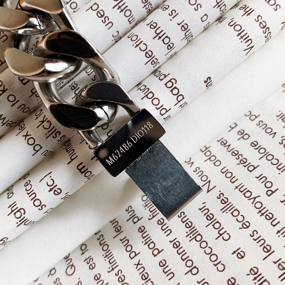 l0*is V*t0n bracelet