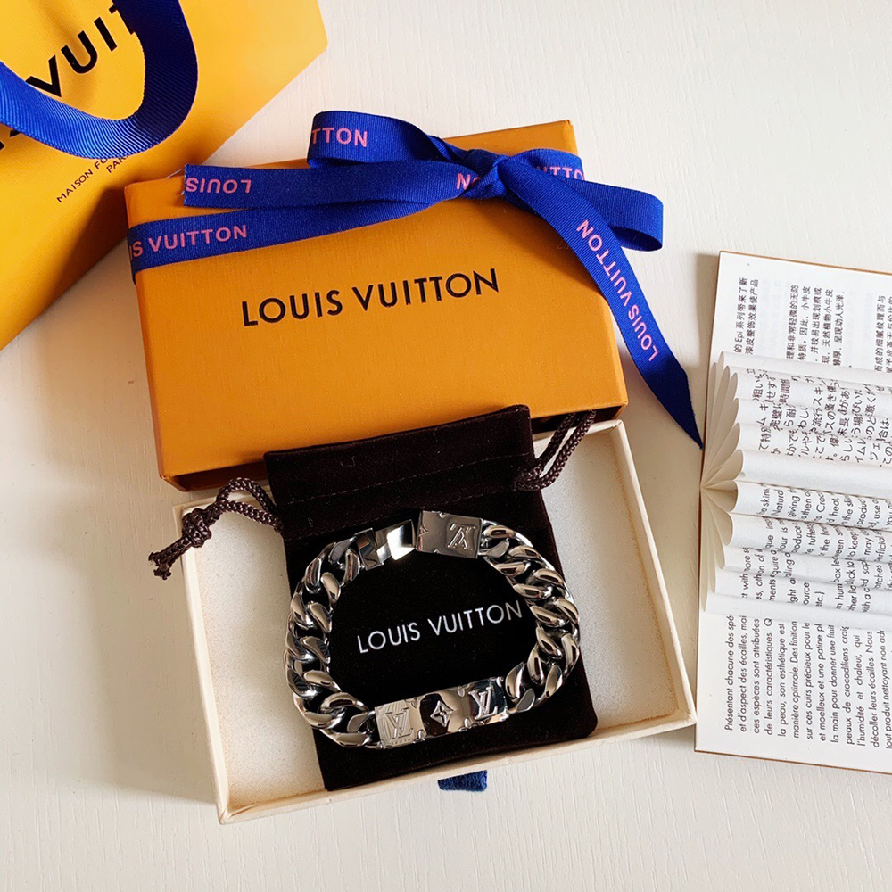 l0*is V*t0n bracelet