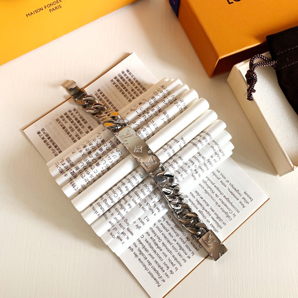 l0*is V*t0n bracelet