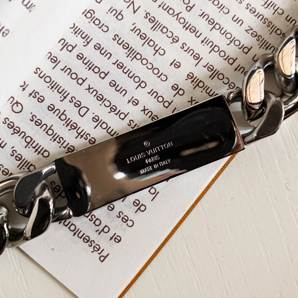 l0*is V*t0n bracelet