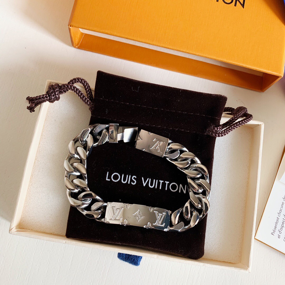 l0*is V*t0n bracelet