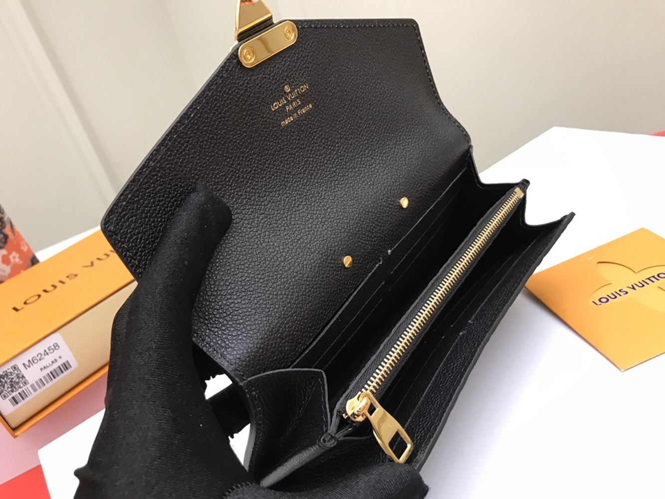 l0*is V*t0n wallets m62458 19*10.5*2.5cm