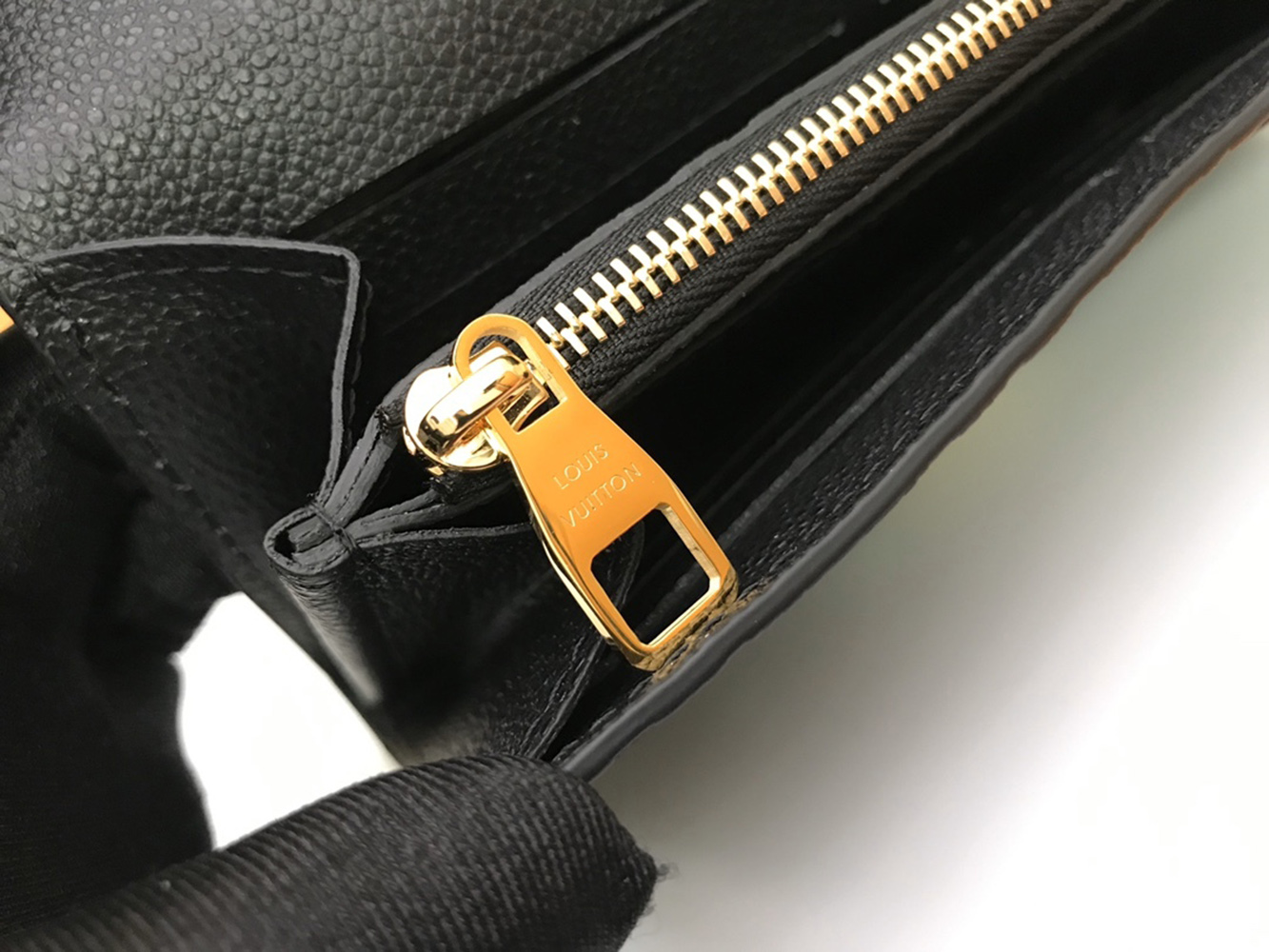 l0*is V*t0n wallets m62458 19*10.5*2.5cm