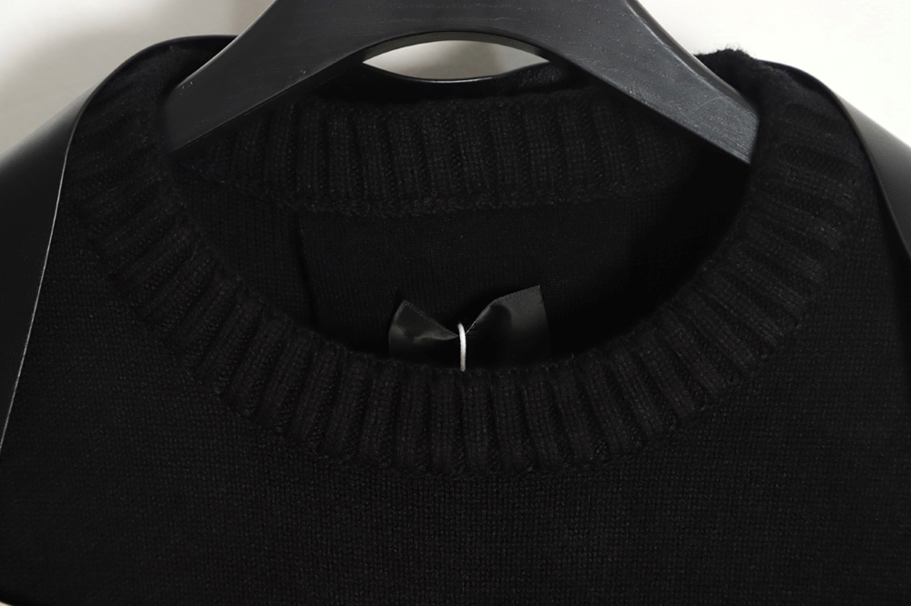 Givenchy 23FW snap button crew neck sweater