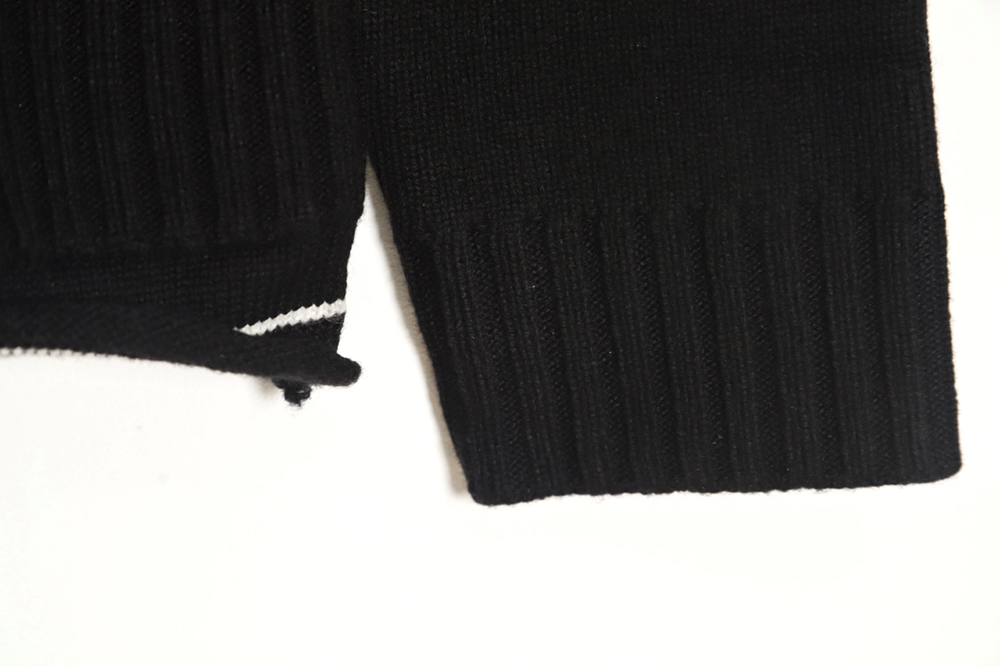 Givenchy 23FW snap button crew neck sweater