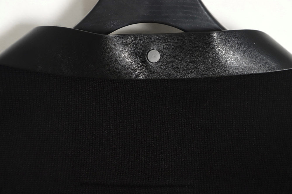 Givenchy 23FW snap button crew neck sweater