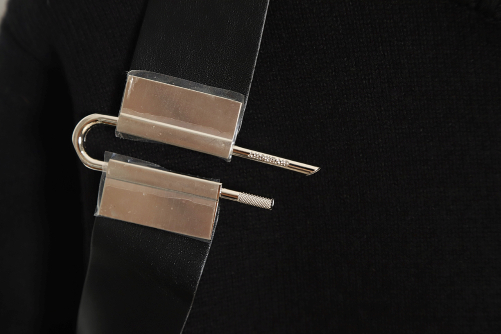 Givenchy 23FW snap button crew neck sweater