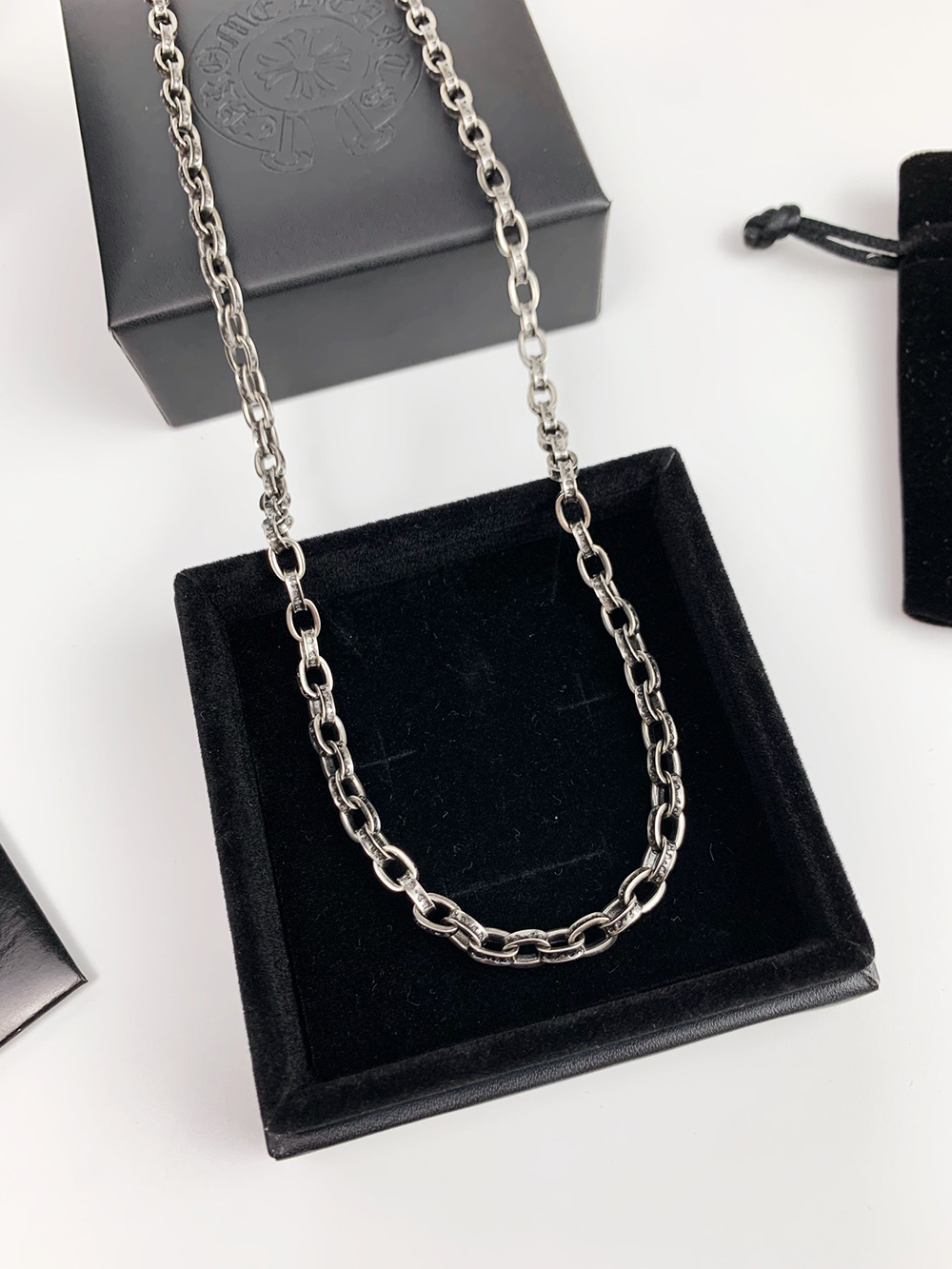 Ch**me He**ts necklaces