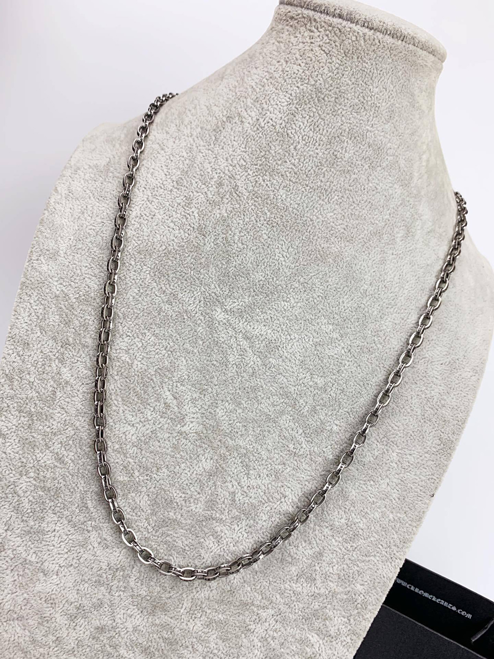 Ch**me He**ts necklaces