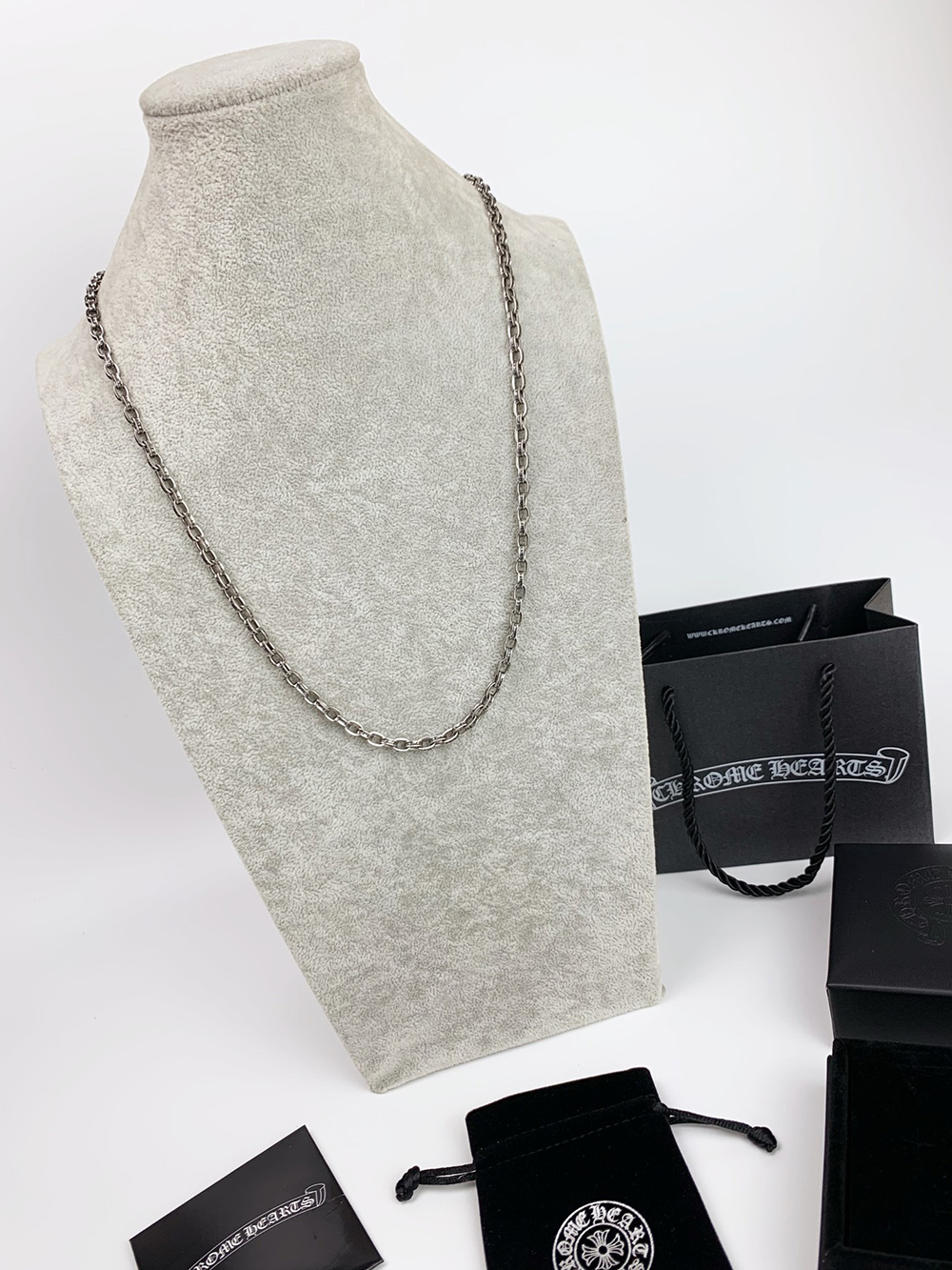 Ch**me He**ts necklaces