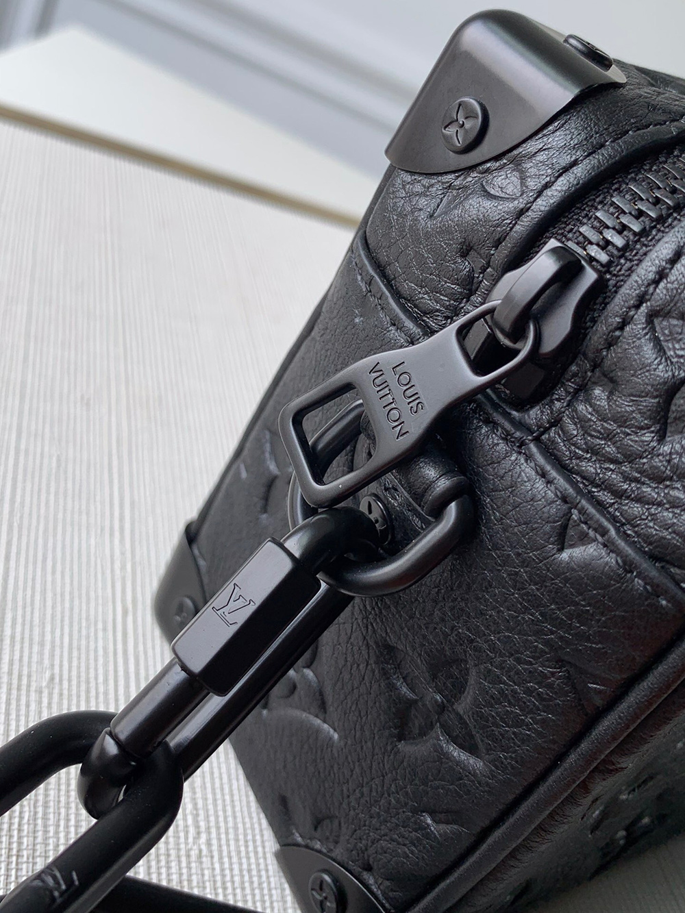 l0*is V*t0n bags n55702 18*13*8cm