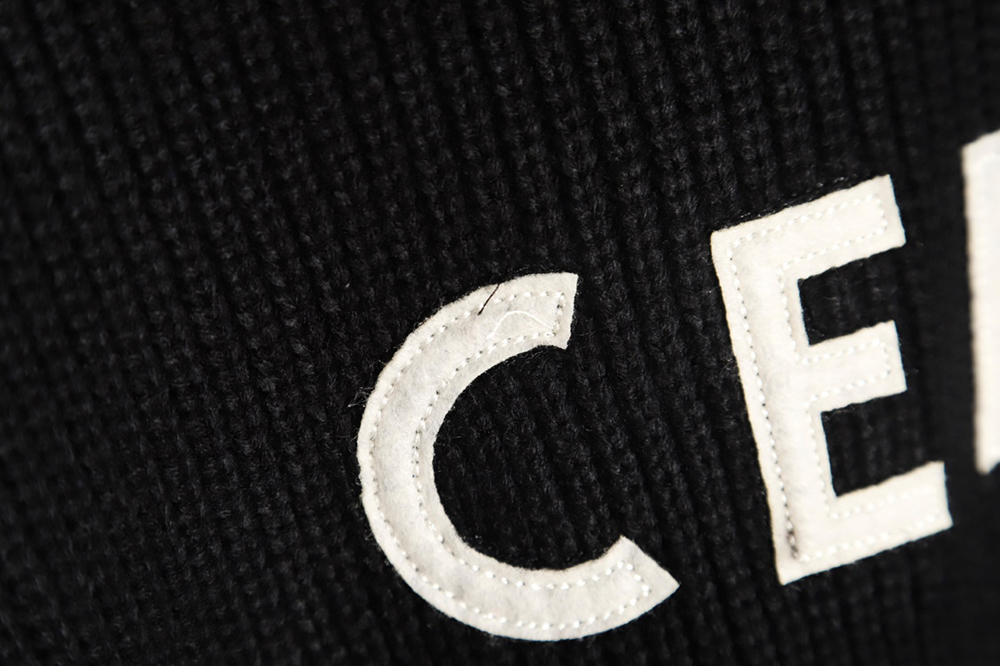 Ce**e 23fw letter logo crew neck sweater