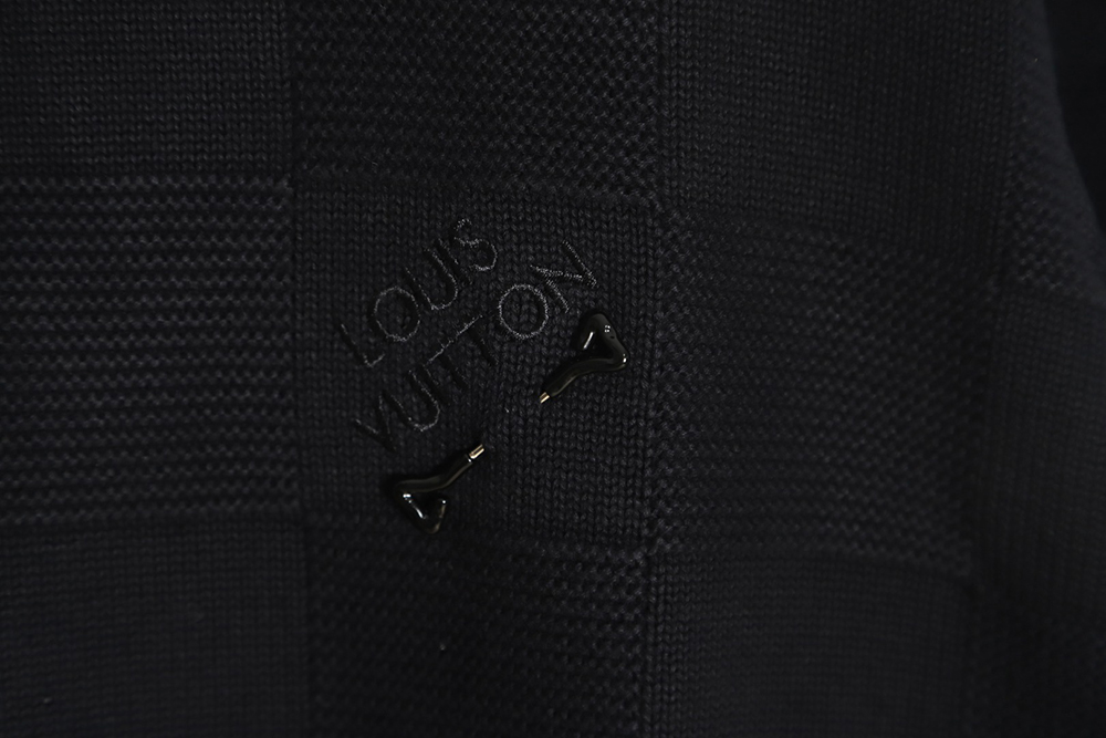 l0*is V*t0n 22ss chest pin checkerboard knitted sweater