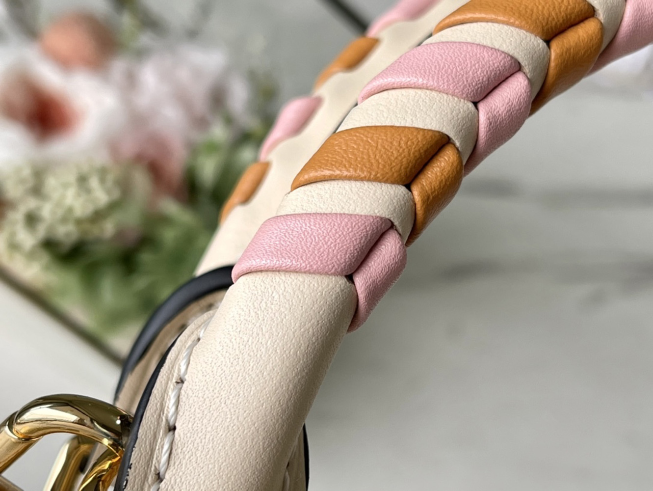 l0*is V*t0n bags n41221 23.5*17.5*11.5cm