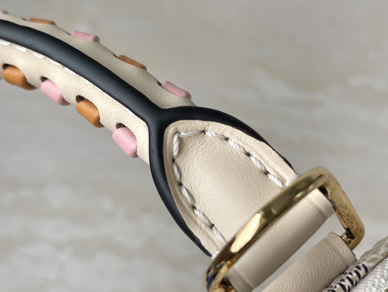 l0*is V*t0n bags n41221 23.5*17.5*11.5cm