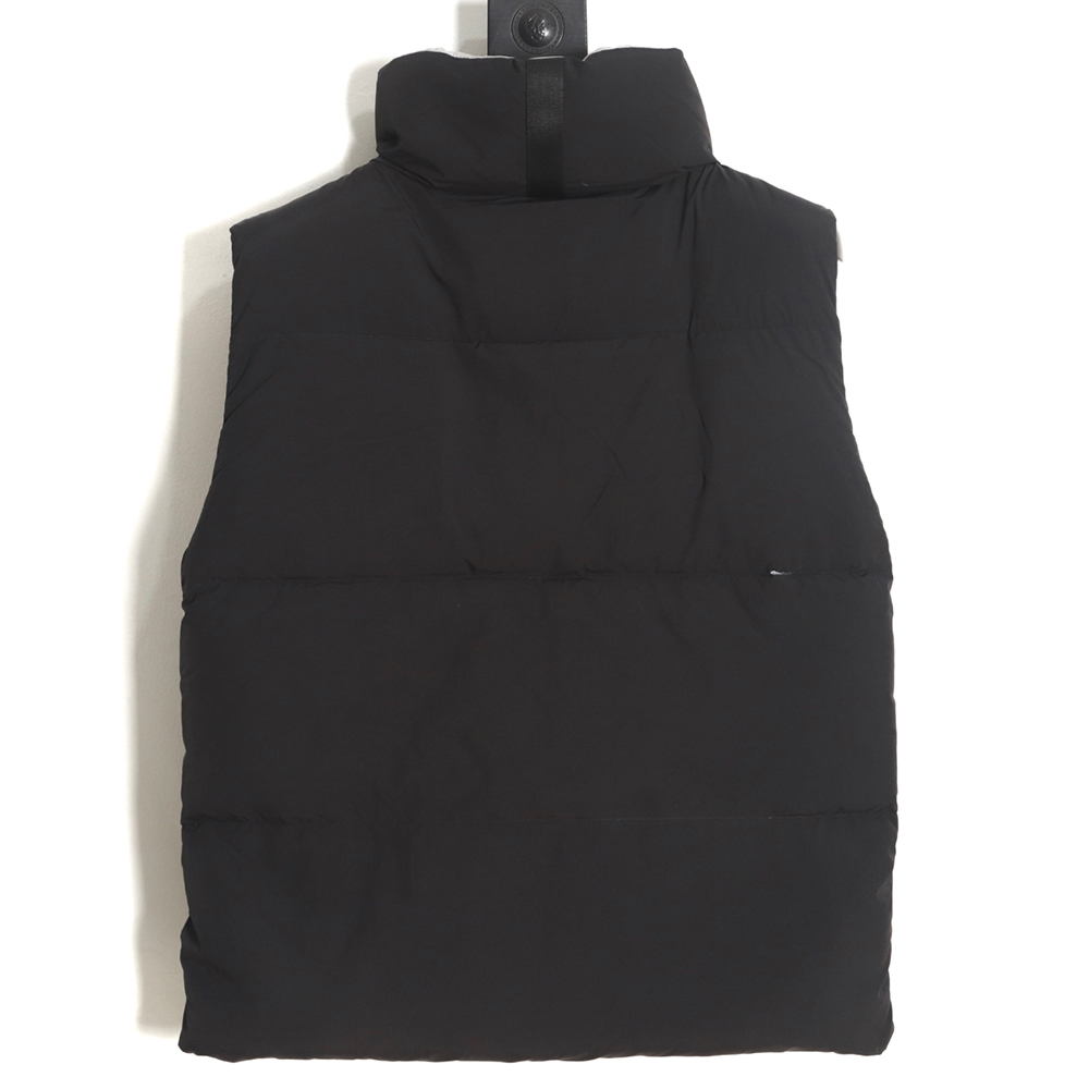 Can*a Go*e everett capsule white label down vest