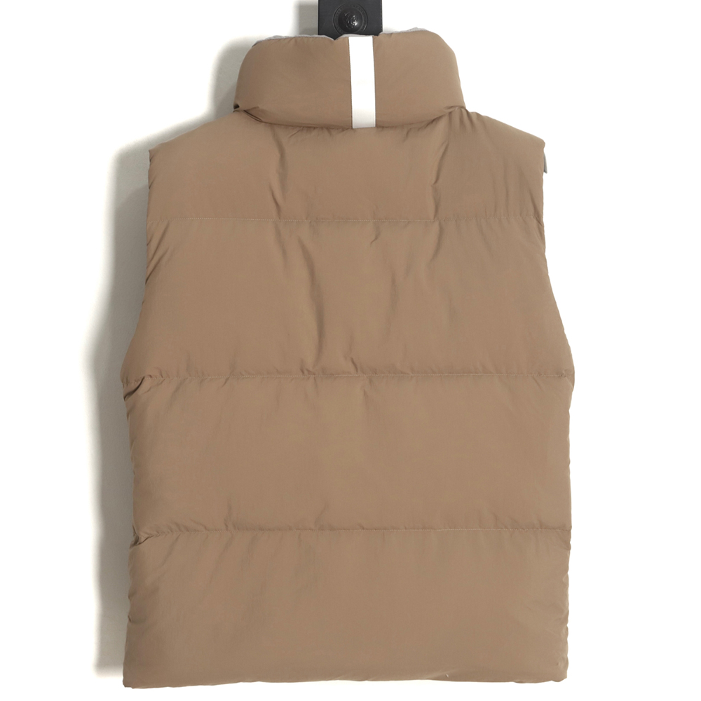 Can*a Go*e everett capsule white label down vest