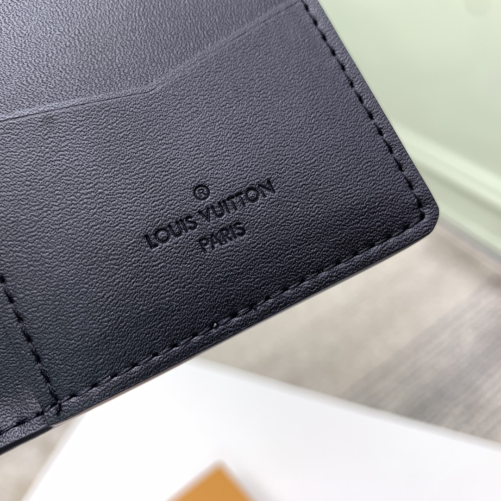 l0*is V*t0n wallets m69044 8*11*1cm