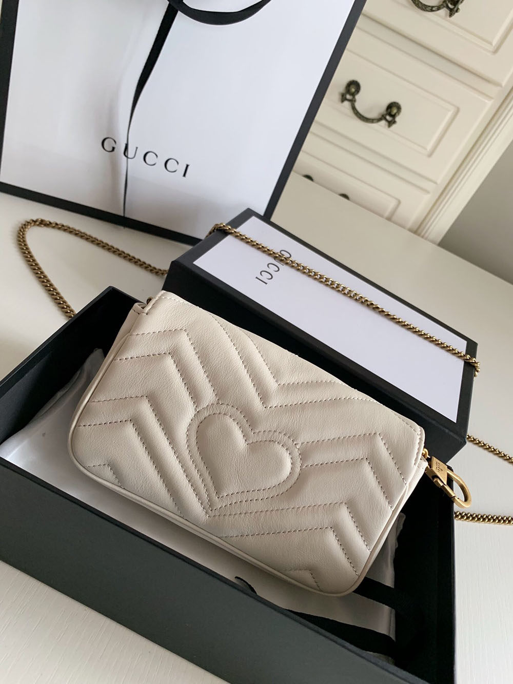 g*u*i 476433 gg marmont matelasse S*per mini bag white