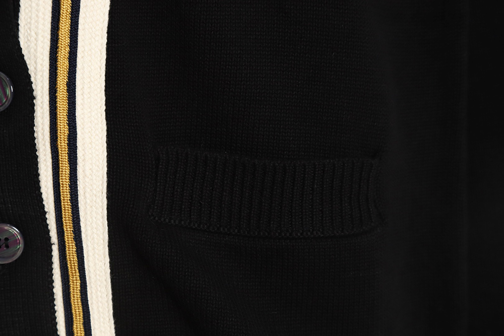 G*u*i 23fw chest bee wool cardigan jacket