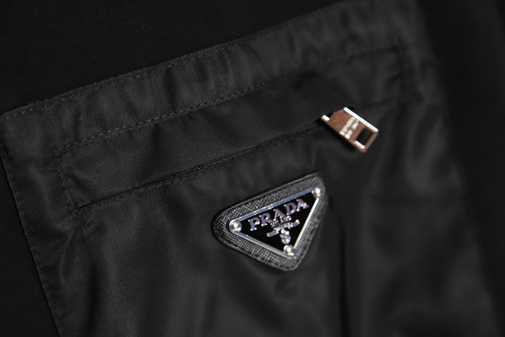 Pra*a 22fw triangle pocket crew neck sweatshirt