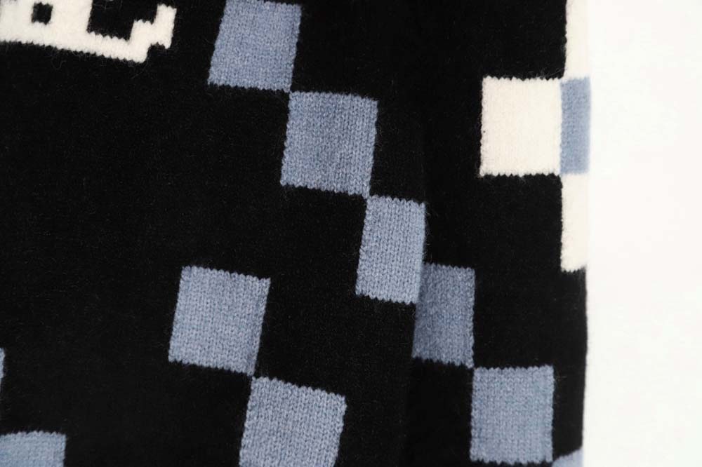 l0*is V*t0n lv l0*is V*t0n 23fw plaid mosaic crew neck sweater