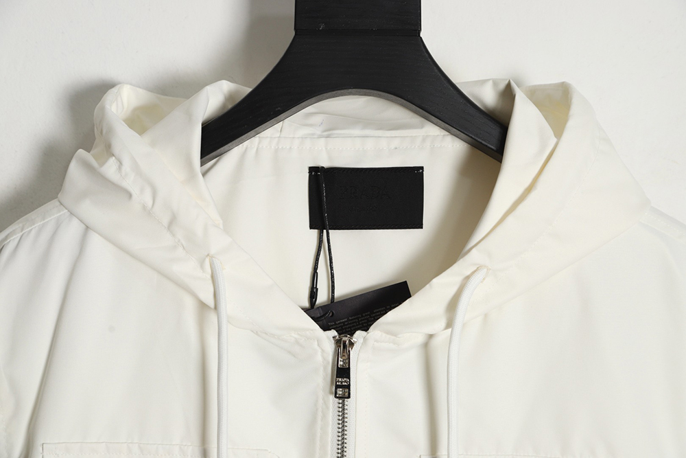 Pra*a 23fw metal lock functional hooded jacket