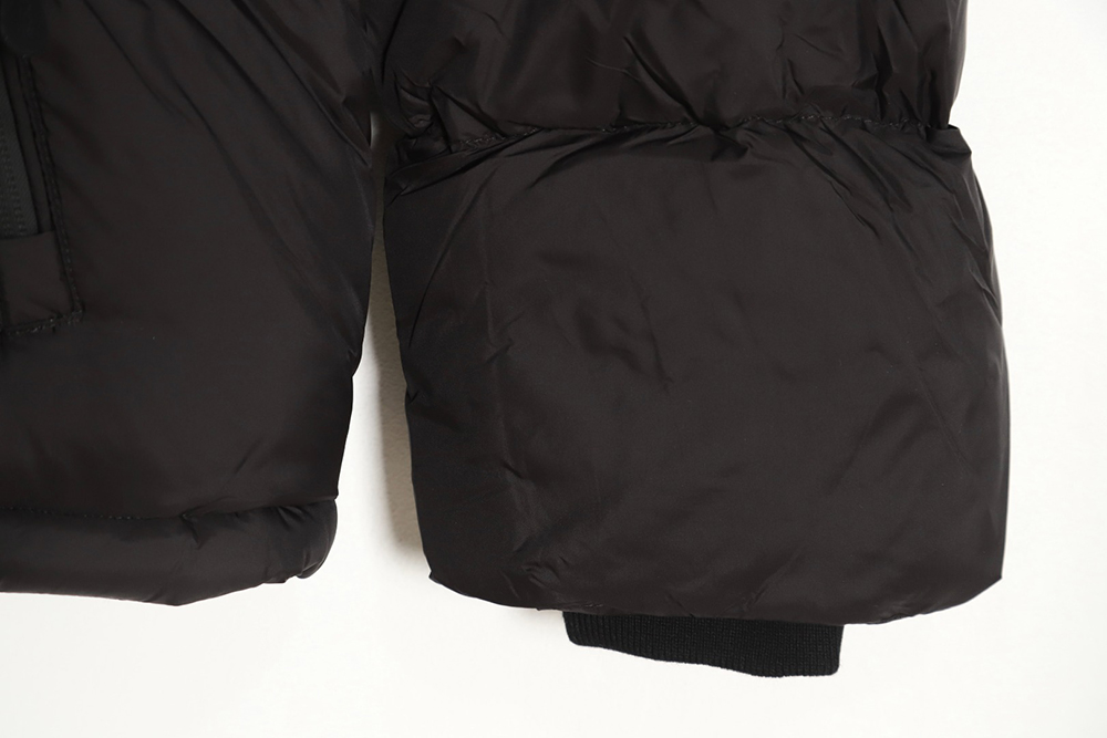 B**rry 21fw detachable sleeve down jacket