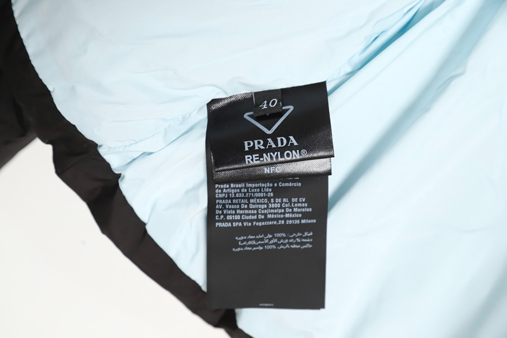 Pra*a inverted triangle stand collar short down jacket