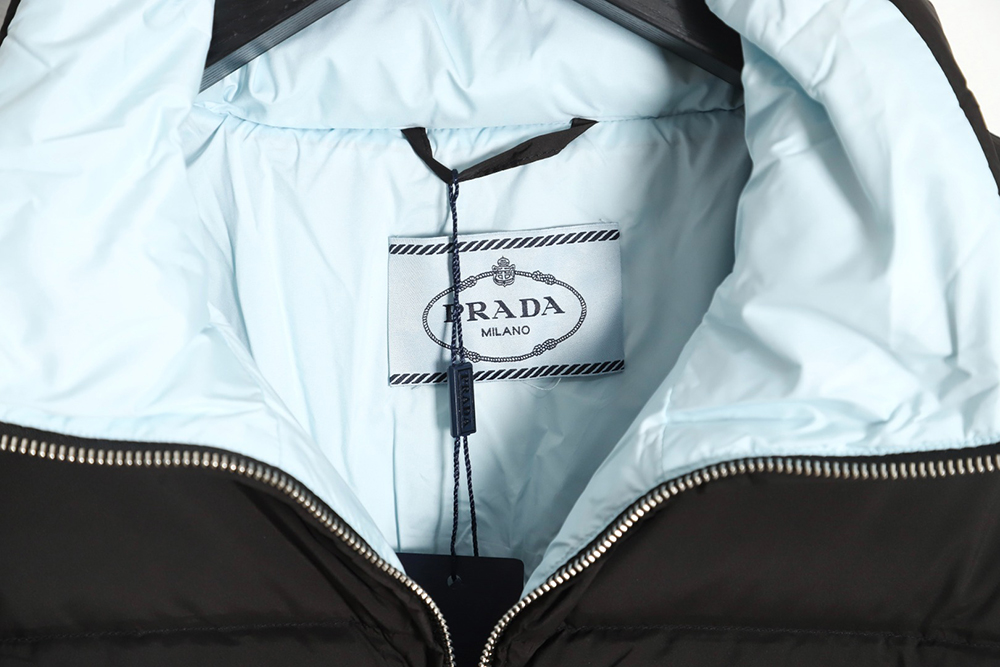 Pra*a inverted triangle stand collar short down jacket