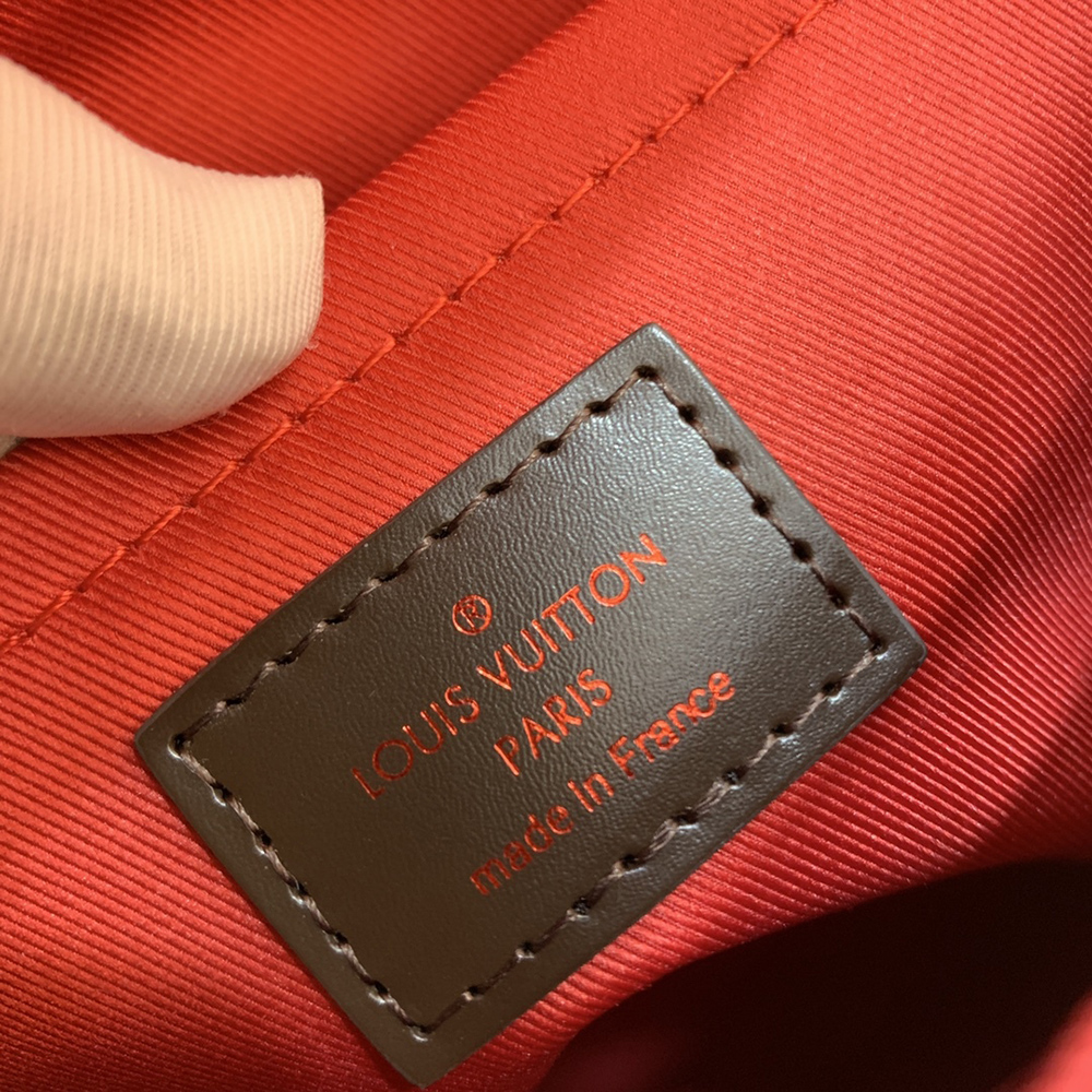 l0*is V*t0n bags n53000 25*17*9.5cm