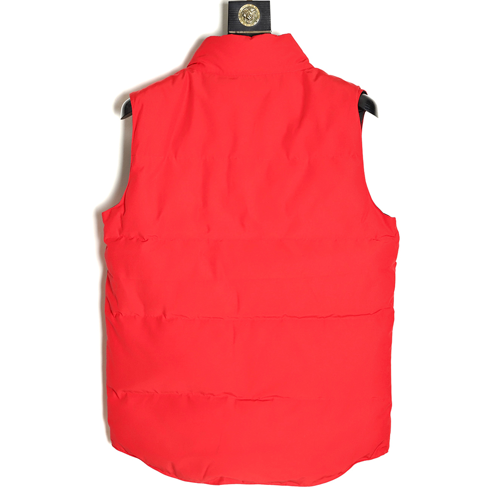 Can*a Go*e crew vest