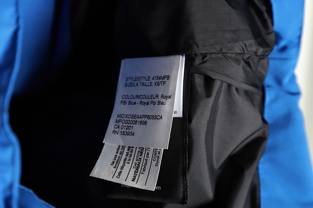 Can*a Go*e crew vest