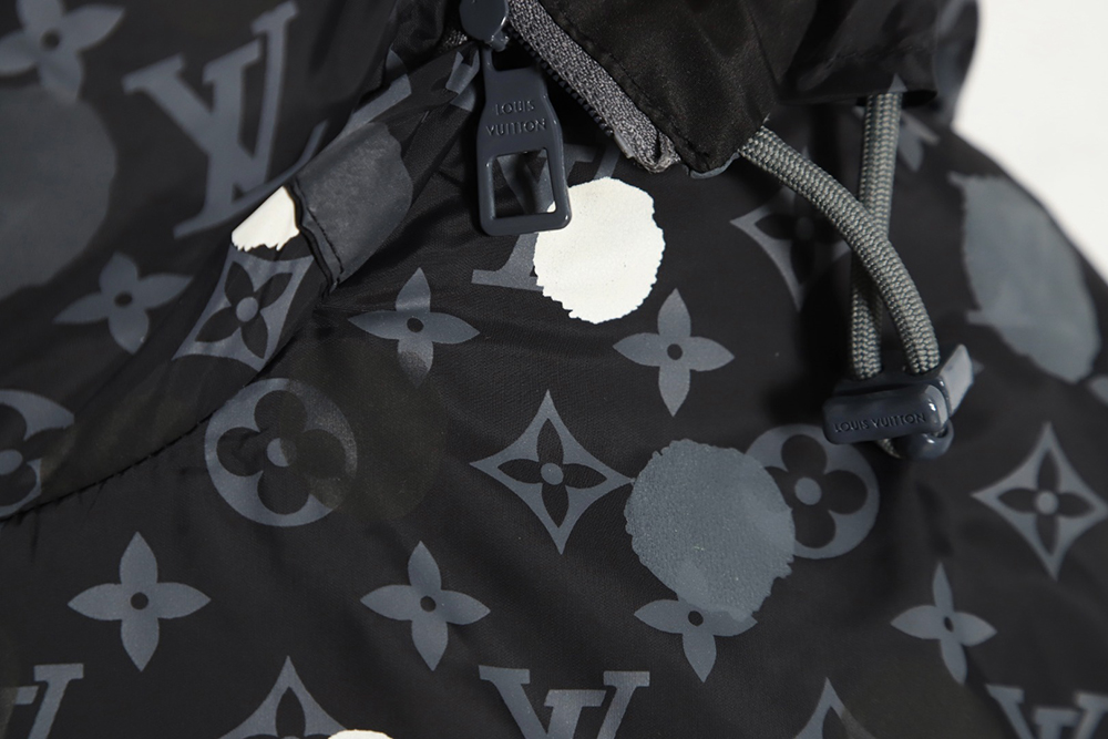 l0*is V*t0n x yayoi kusama 23fw joint polka dot down jacket