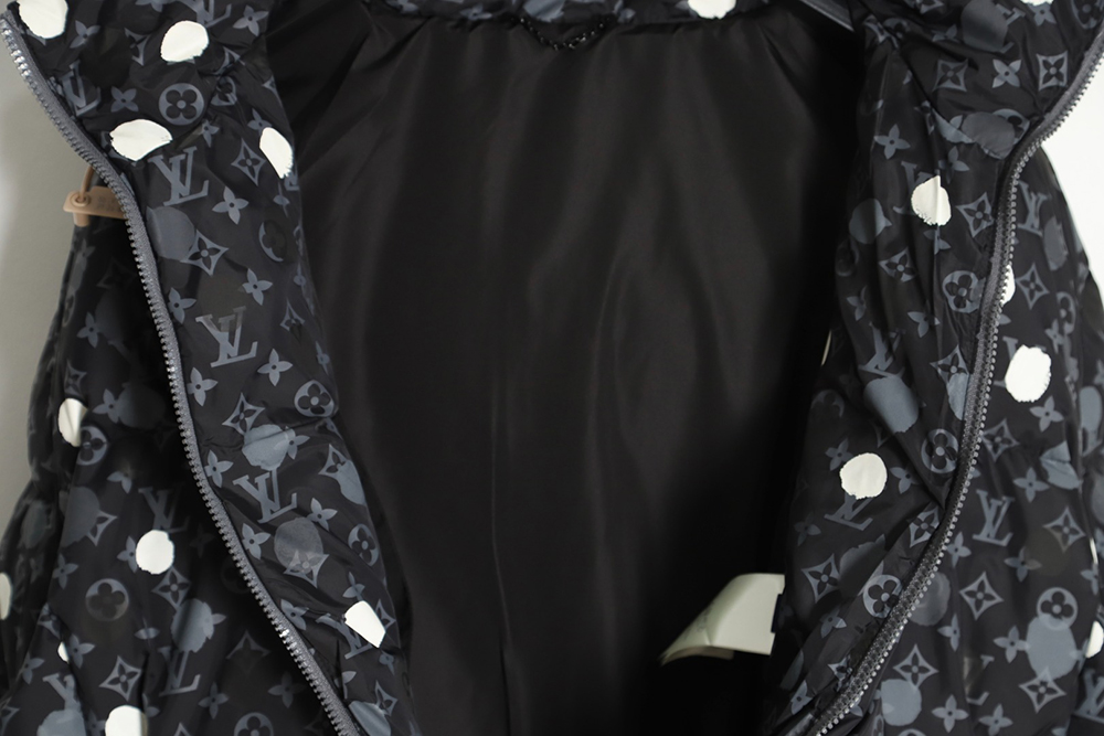 l0*is V*t0n x yayoi kusama 23fw joint polka dot down jacket