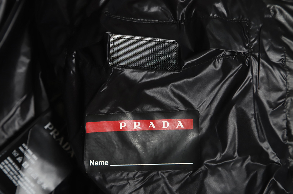Pra*a 21fw red stripe logo down jacket